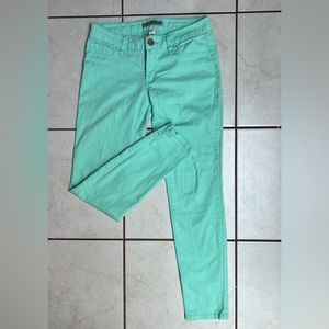 Refuge sea foam green straight leg skinny Jean pants size 6 regular.